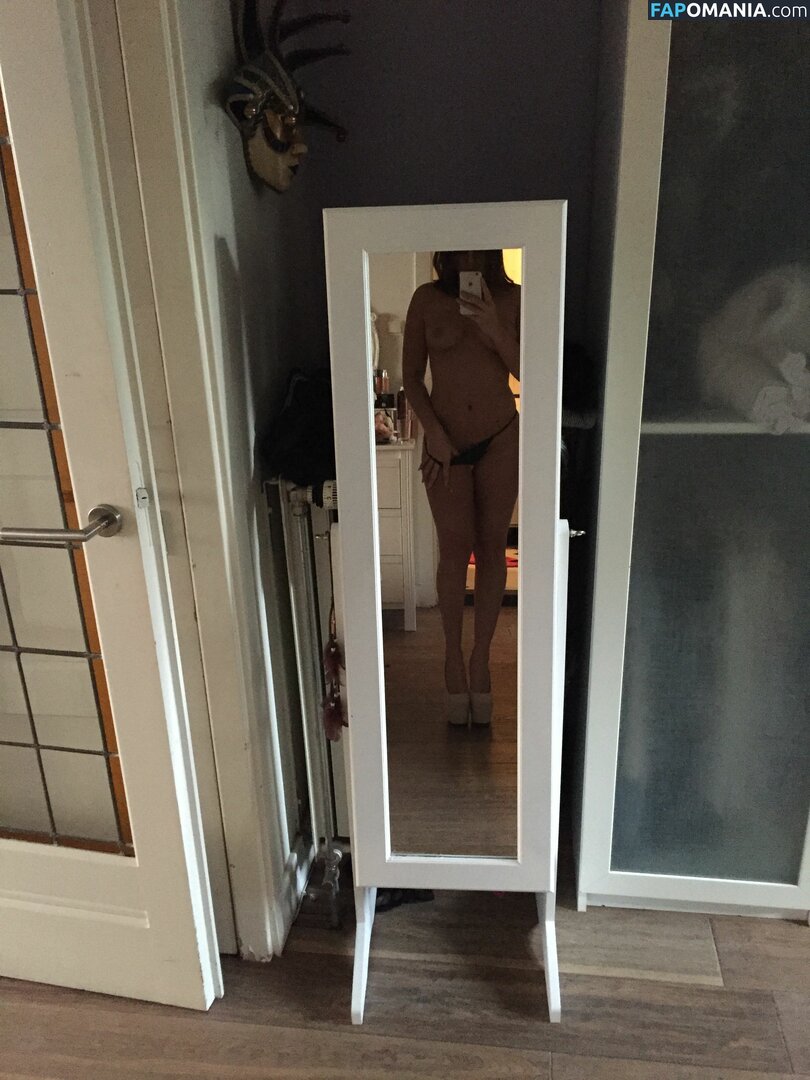 Laura Ponticorvo Nude Leaked Photo #12