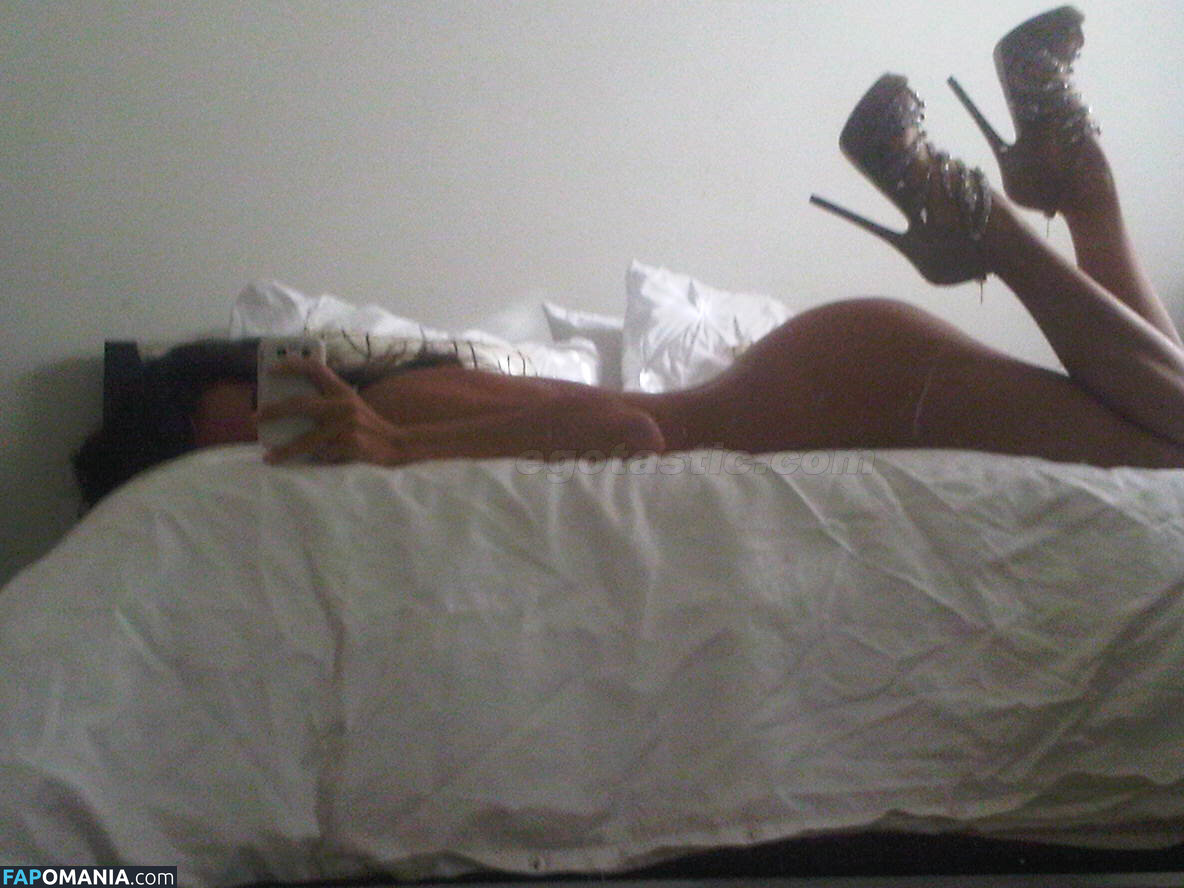 Leilani Dowding Nude Leaked Photo #4