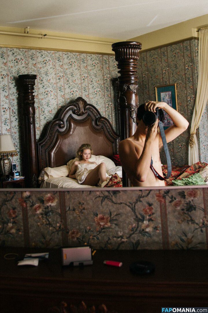 Lili Reinhart Nude Leaked Photo #3 - Fapomania.