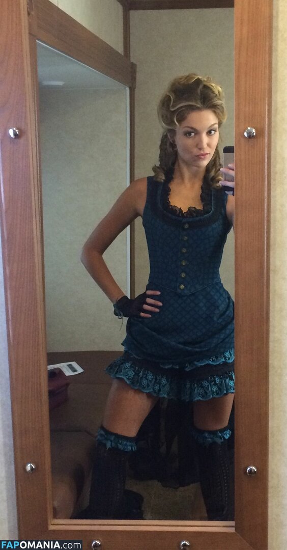 Lili Simmons Nude Leaked Photo #9