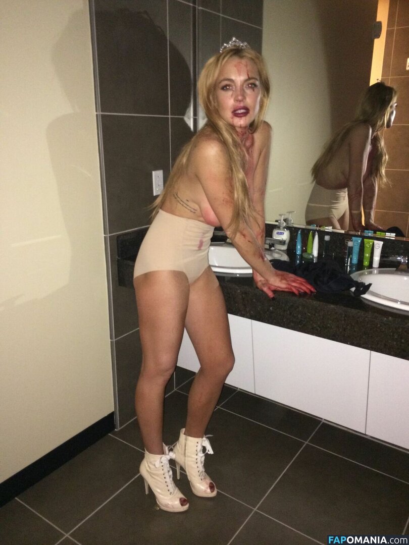 Lindsay Lohan Nude Leaked Photo #11
