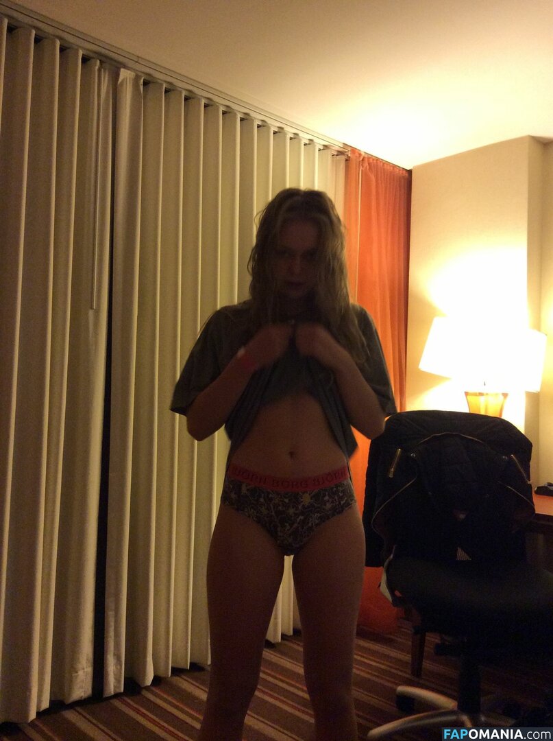 Lisa Zweerman Nude Leaked Photo #11