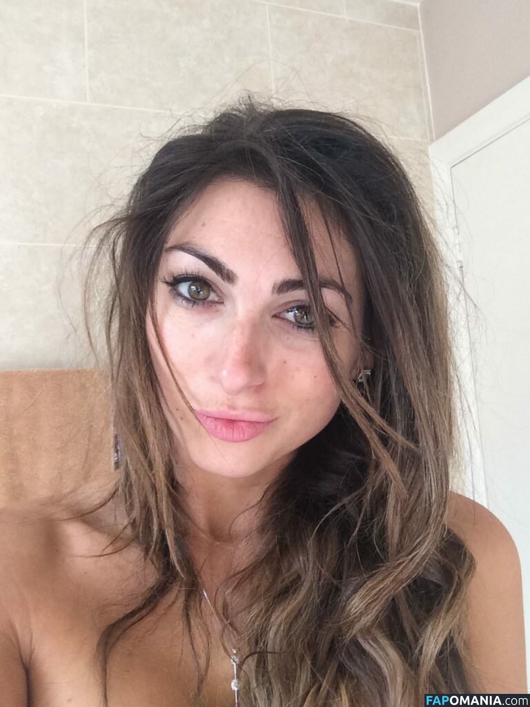 https://fapomania.com/content/l/u/luisa-zissman/1000/luisa-zissman_0083.jpg