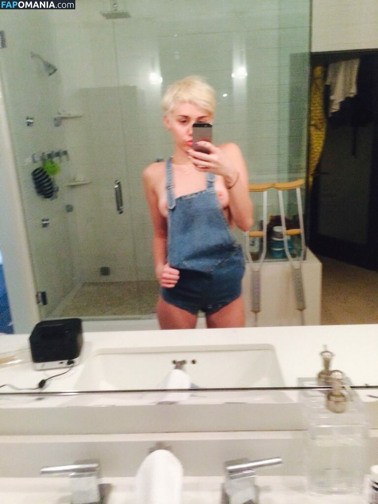 Miley Cyrus Nude Leaked Photo #1