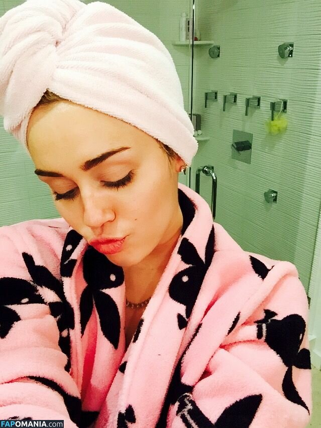Miley Cyrus Nude Leaked Photo #4