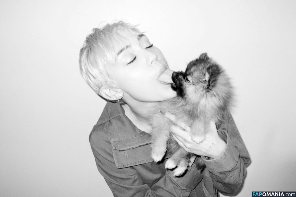 Miley Cyrus Nude Leaked Photo #7