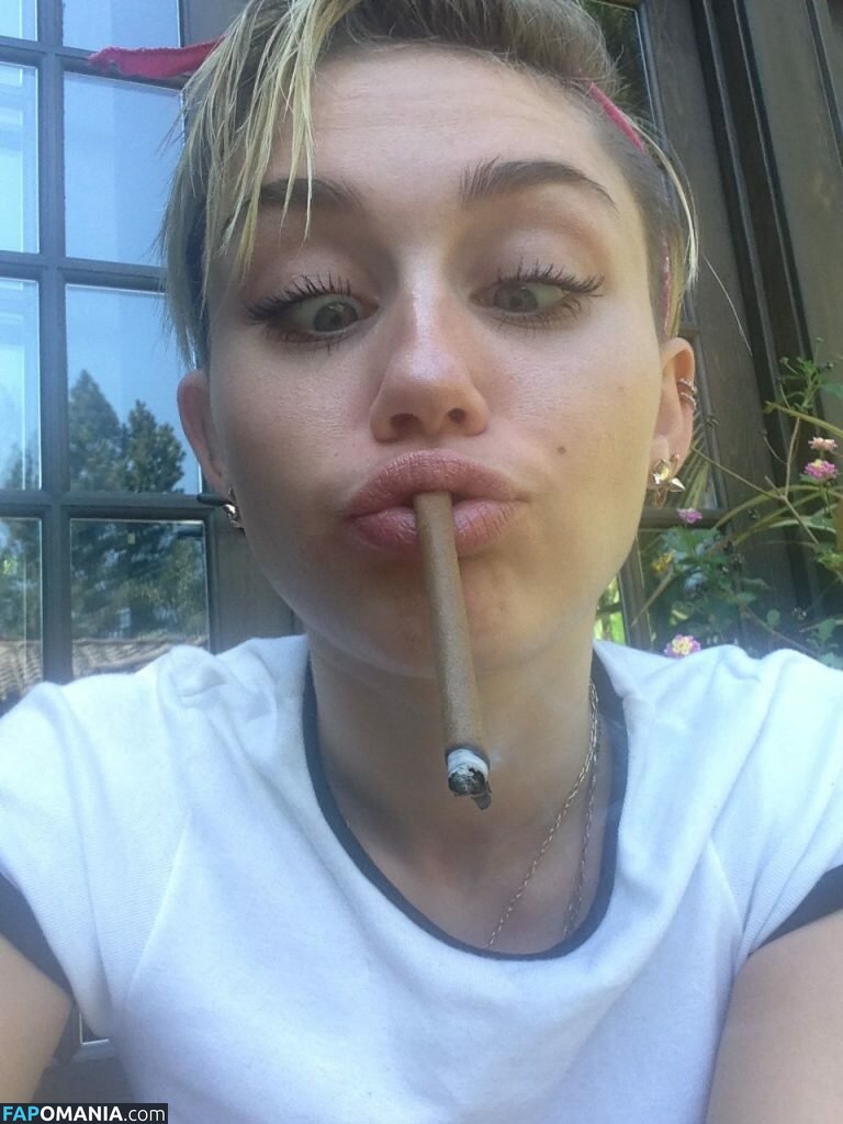 Miley Cyrus Nude Leaked Photo #9