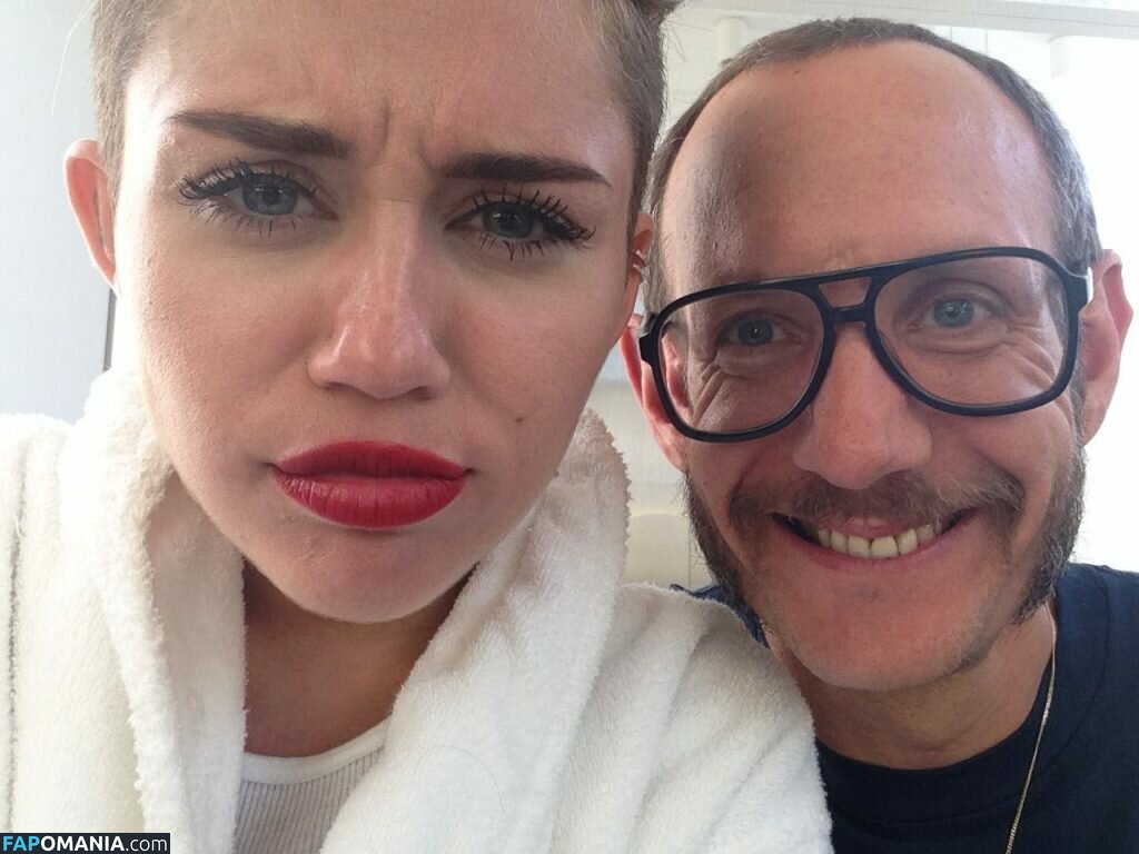 Miley Cyrus Nude Leaked Photo #11