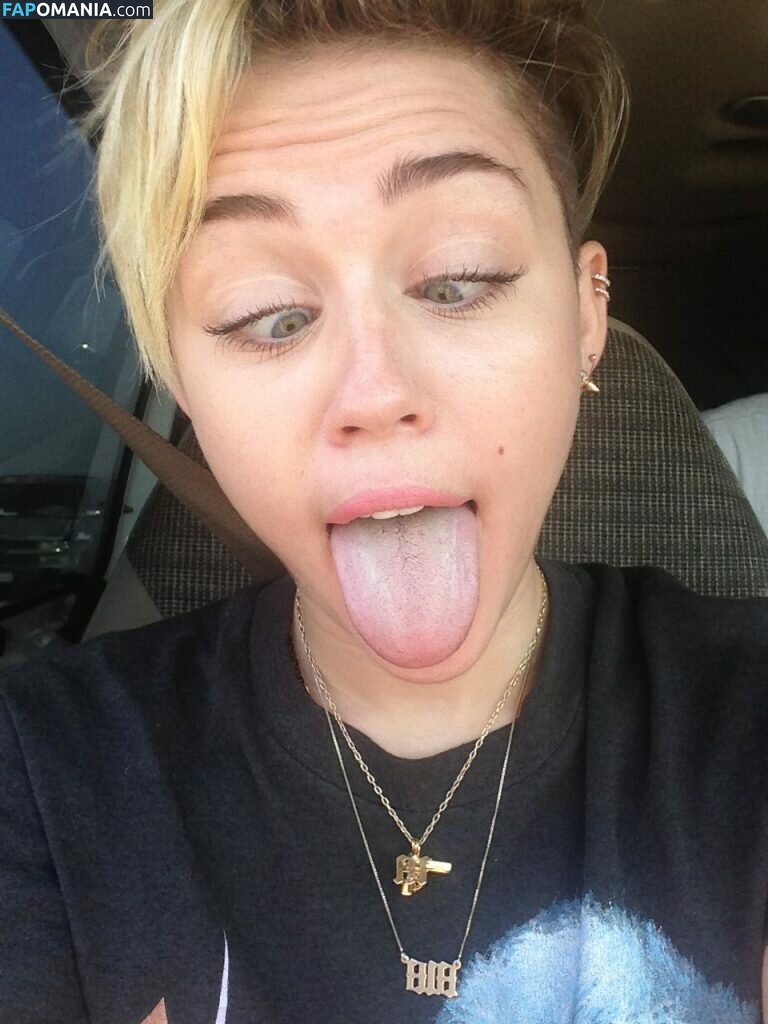 Miley Cyrus Nude Leaked Photo #15