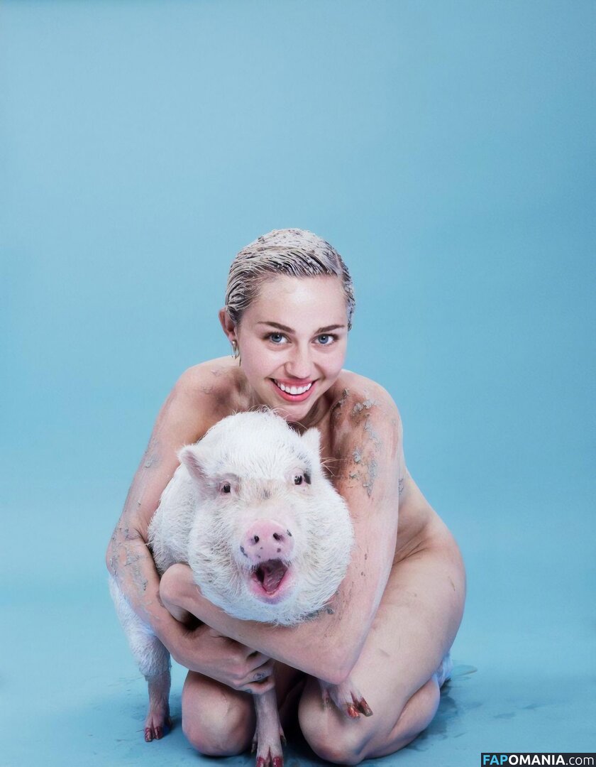 Miley Cyrus Nude Leaked Photo #37