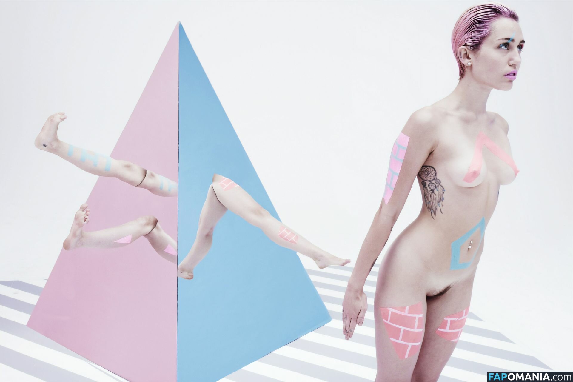Miley Cyrus Nude Leaked Photo #40