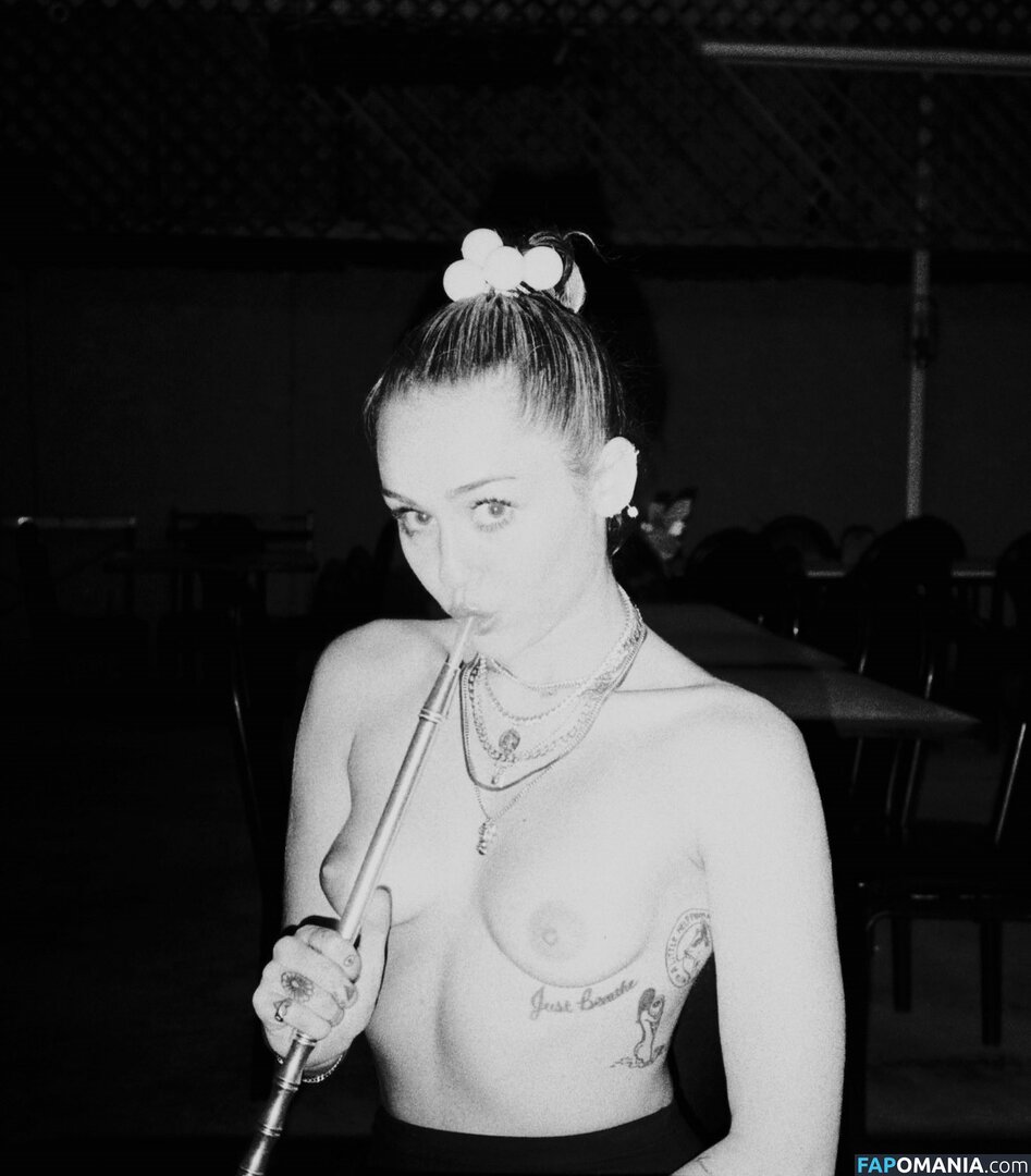 Miley Cyrus Nude Leaked Photo #102
