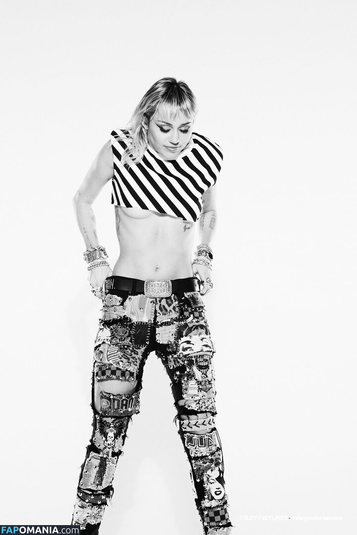 Miley Cyrus Nude Leaked Photo #117