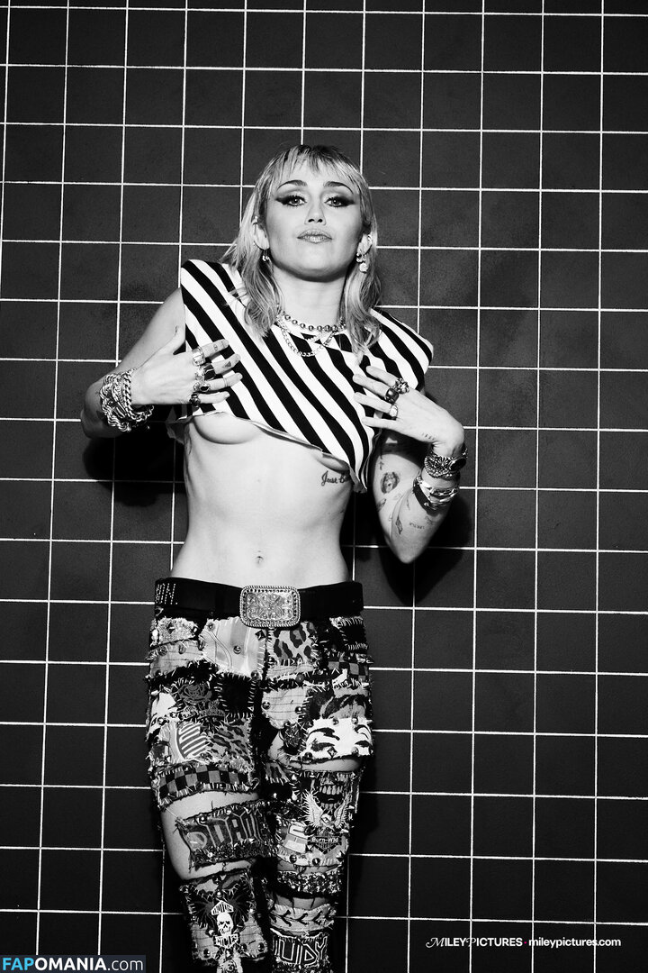 Miley Cyrus Nude Leaked Photo #134