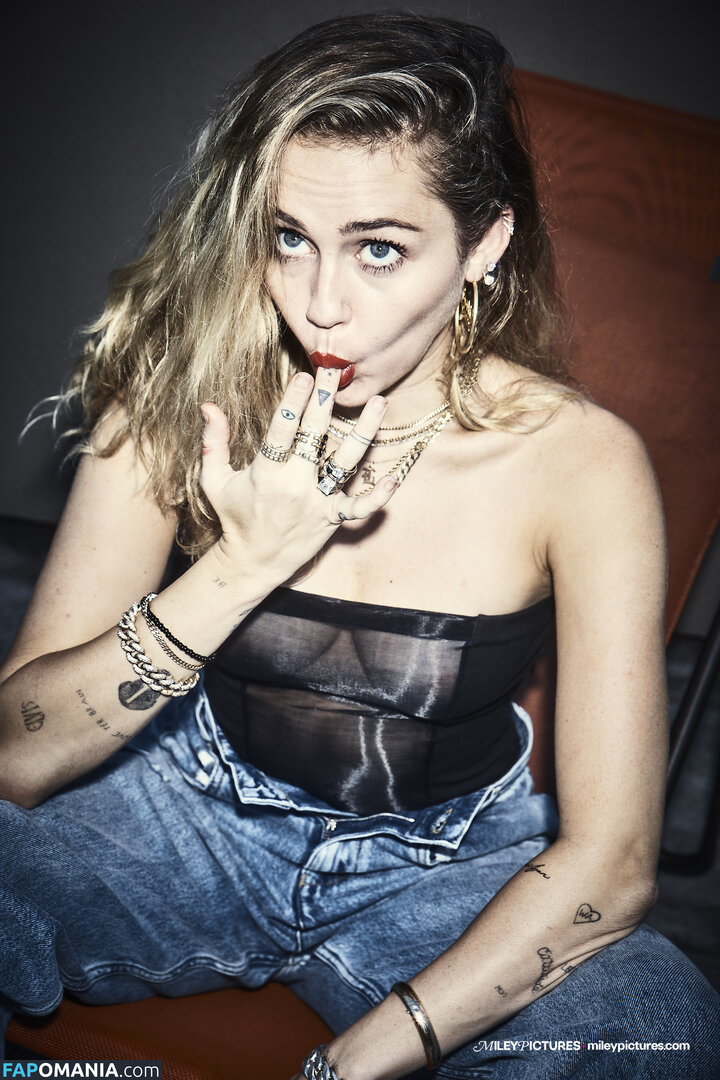 Miley Cyrus Nude Leaked Photo #158