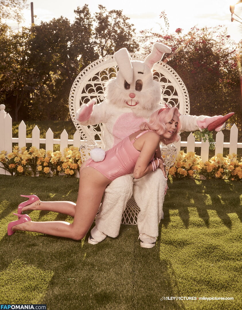 Miley Cyrus Nude Leaked Photo #186