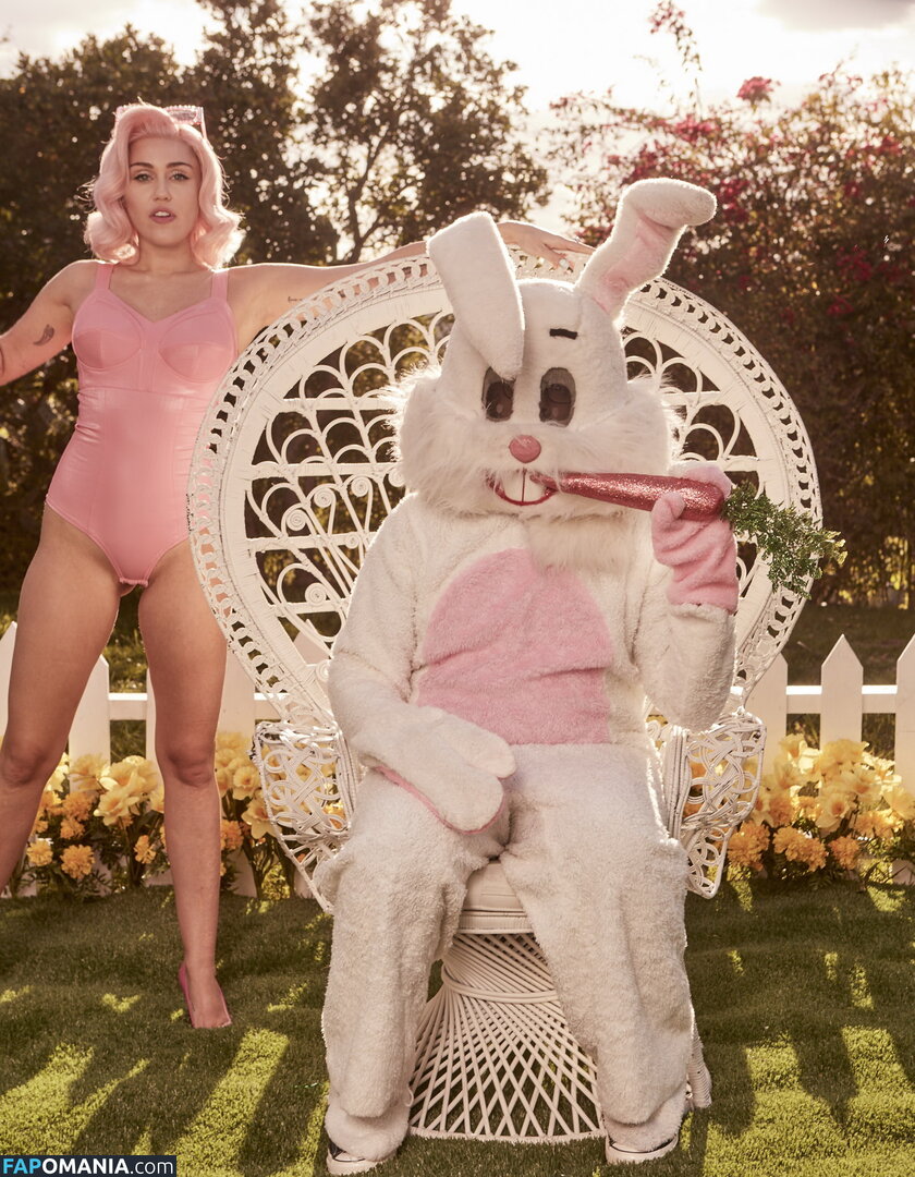 Miley Cyrus Nude Leaked Photo #201