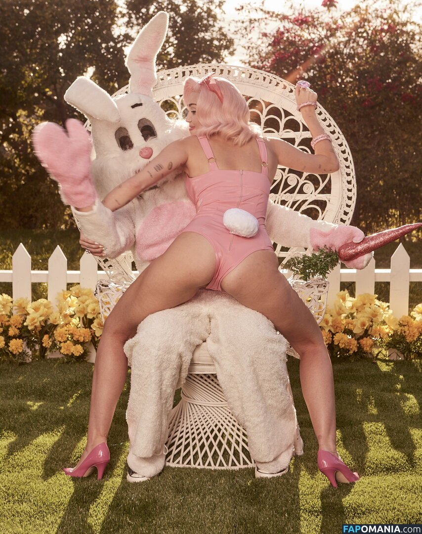 Miley Cyrus Nude Leaked Photo #230