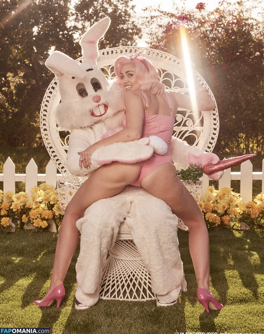 Miley Cyrus Nude Leaked Photo #231