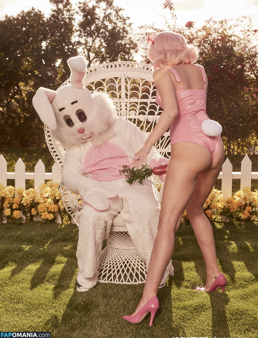 Miley Cyrus Nude Leaked Photo #235