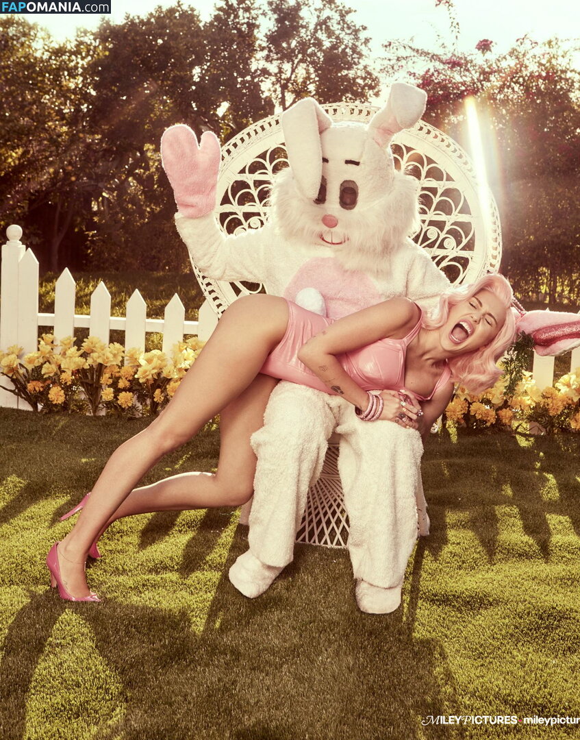 Miley Cyrus Nude Leaked Photo #239