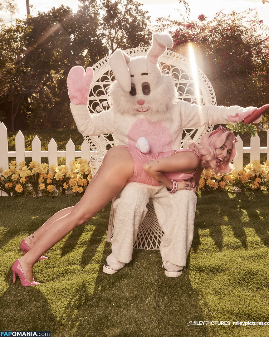 Miley Cyrus Nude Leaked Photo #240