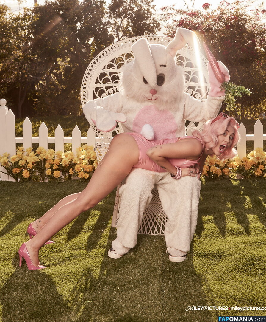 Miley Cyrus Nude Leaked Photo #241