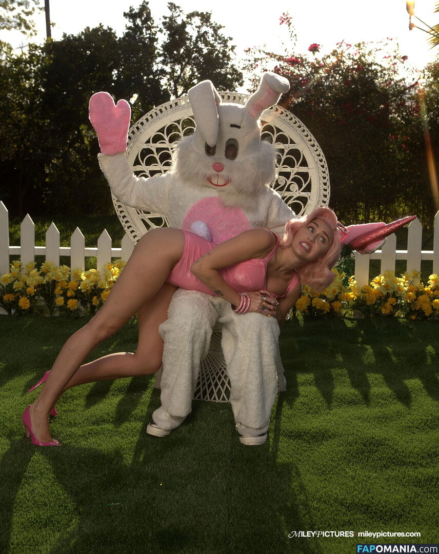 Miley Cyrus Nude Leaked Photo #245