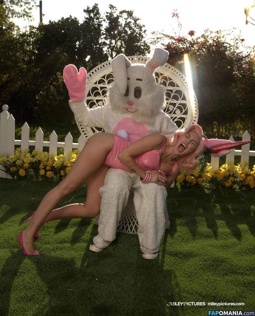 Miley Cyrus Nude Leaked Photo #246