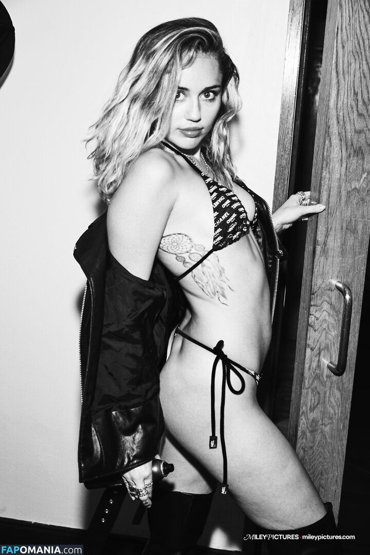 Miley Cyrus Nude Leaked Photo #306