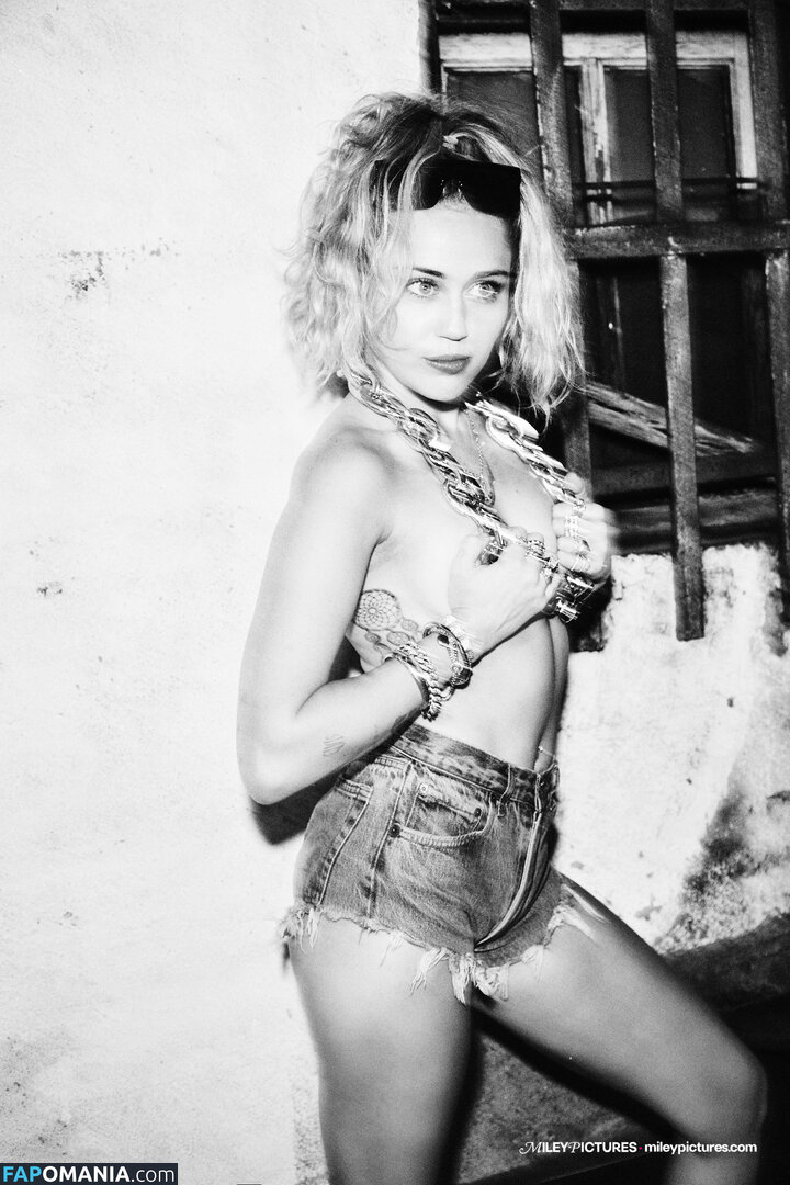 Miley Cyrus Nude Leaked Photo #309