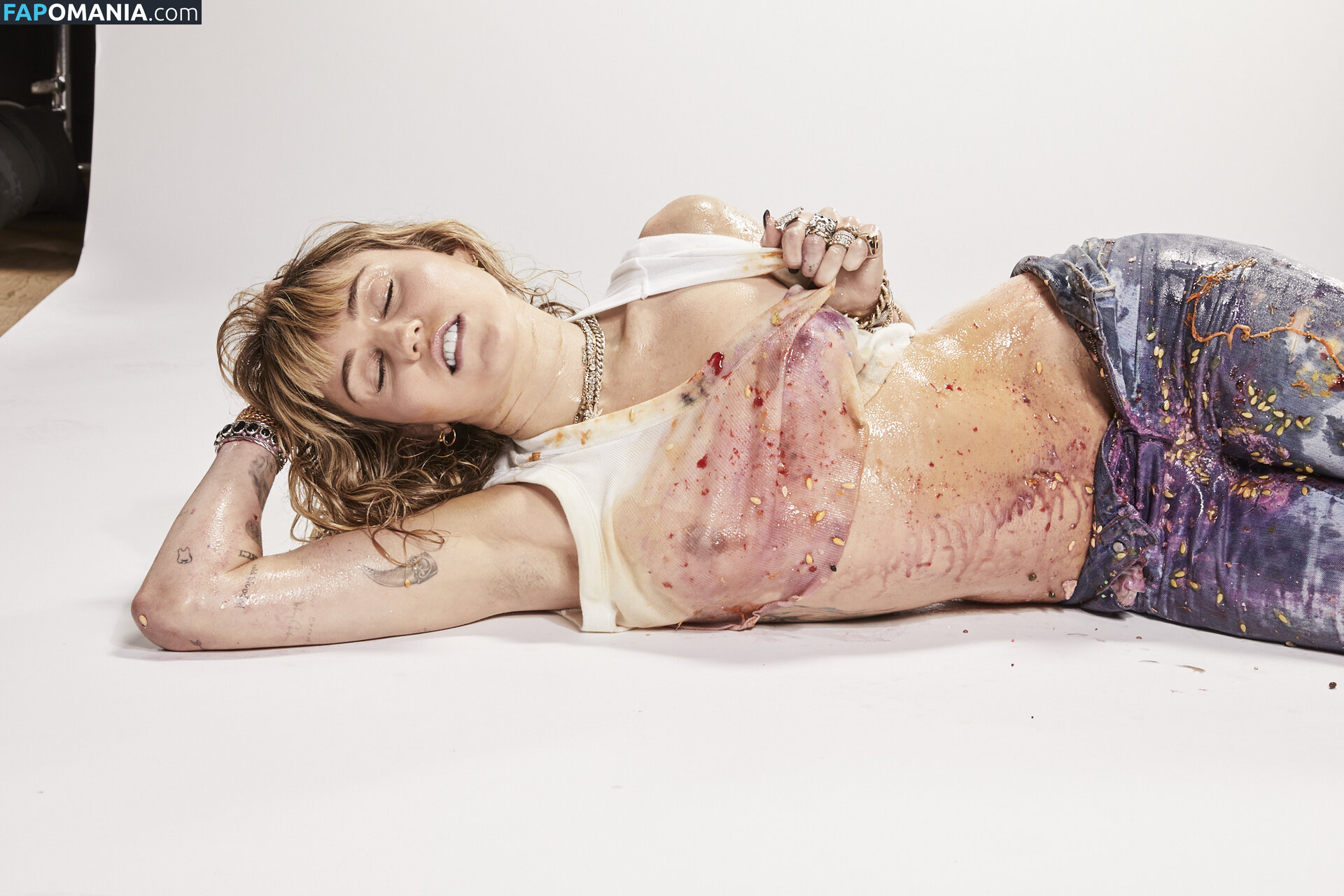Miley Cyrus Nude Leaked Photo #352