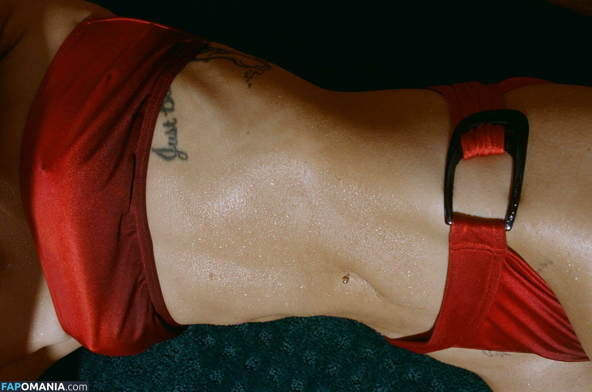 Miley Cyrus Nude Leaked Photo #765
