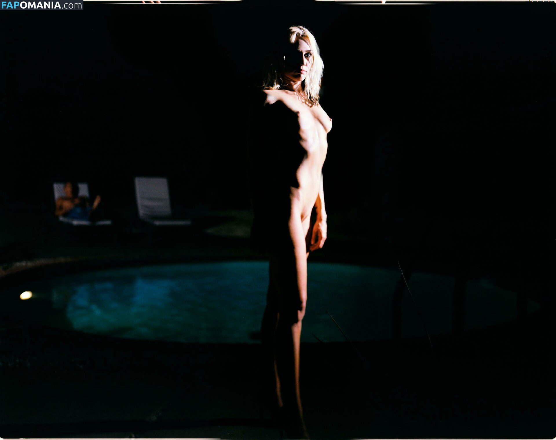 Miley Cyrus Nude Leaked Photo #819