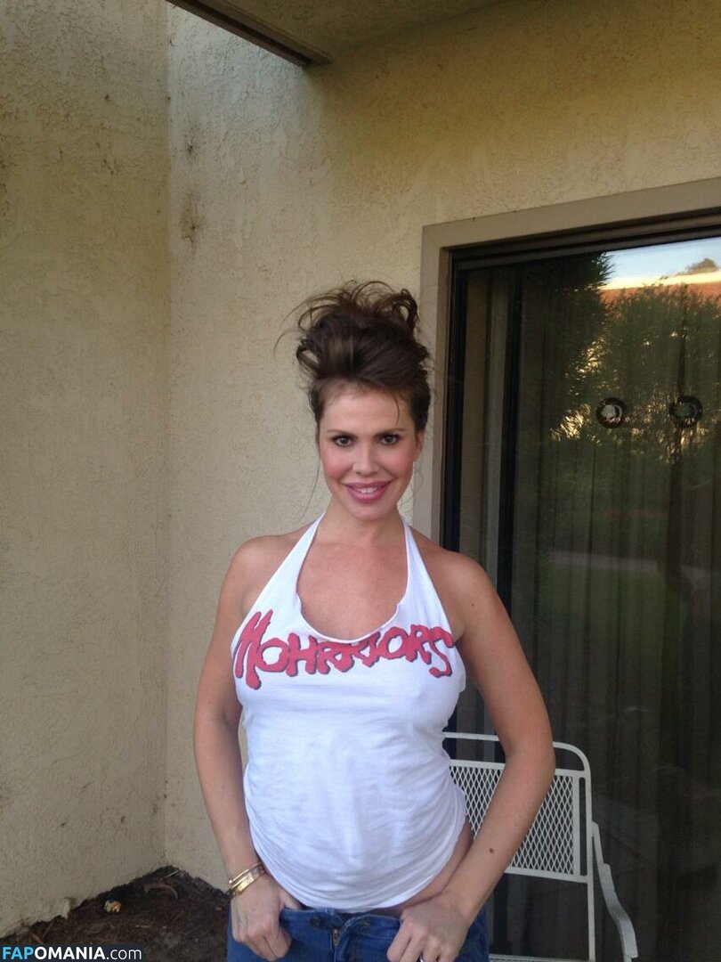 Nikki Cox Nude Leaked Photo #7