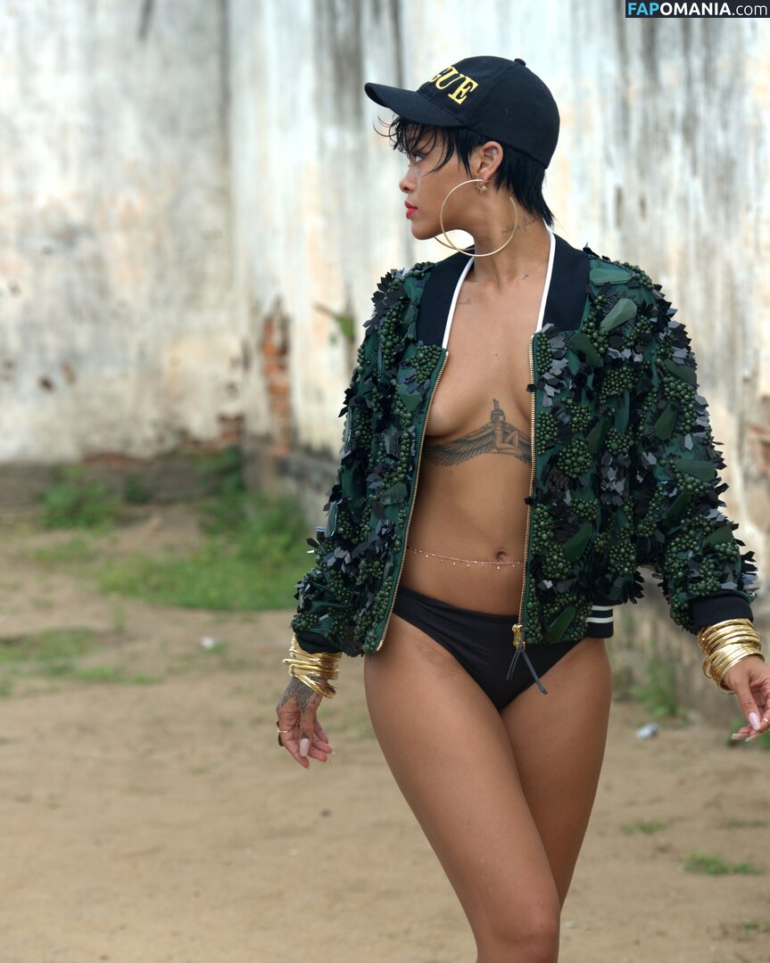 Rihanna Nude Leaked Photo #445