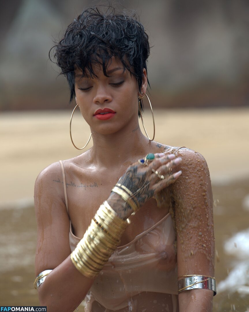 Rihanna Nude Leaked Photo #451