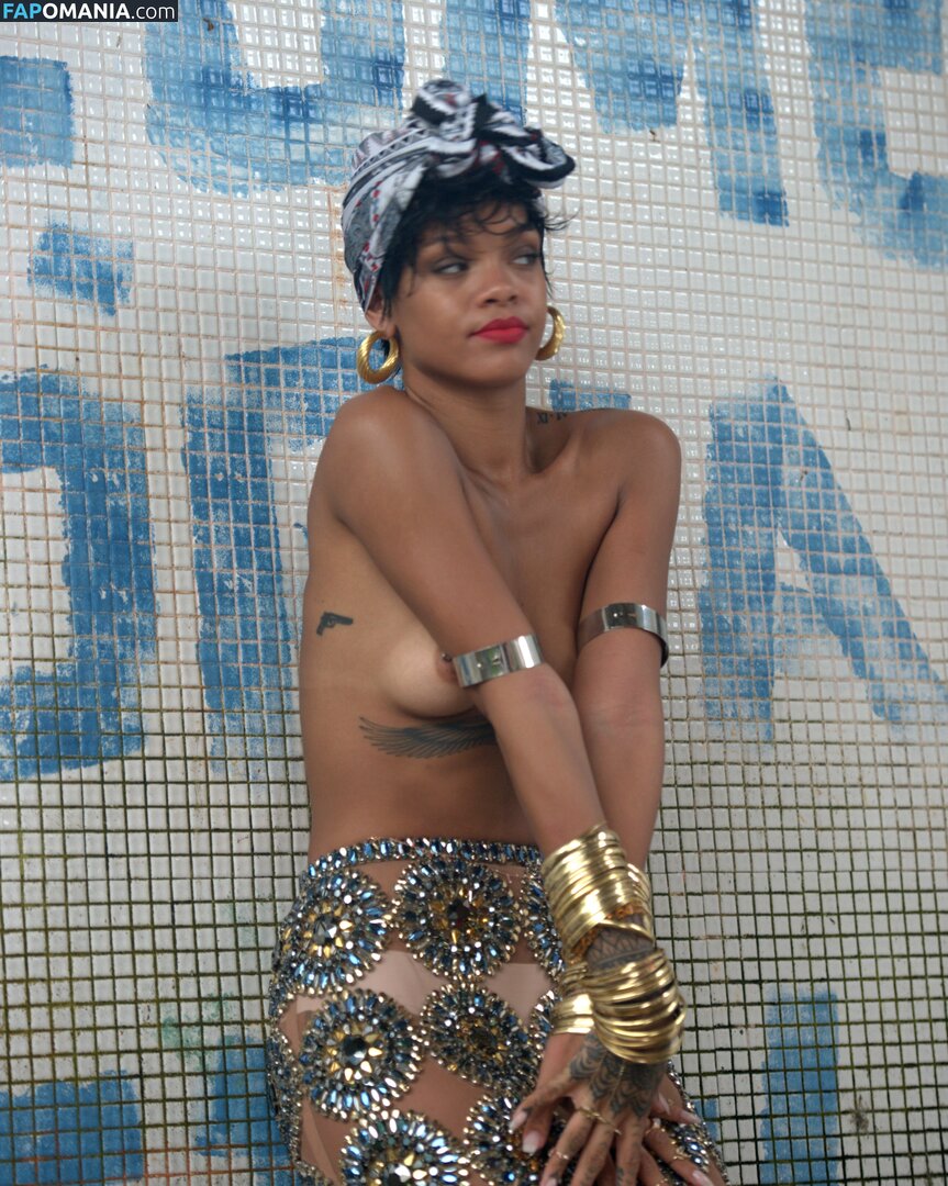 Rihanna Nude Leaked Photo #661