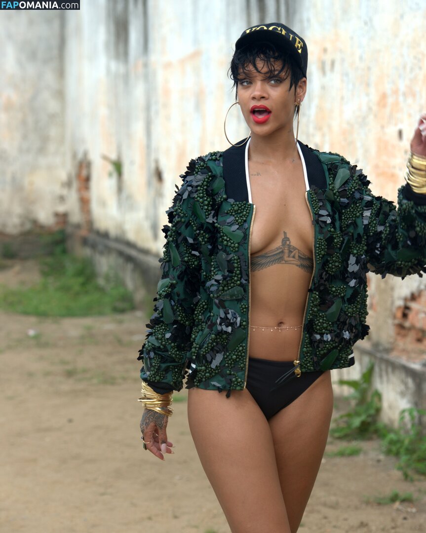 Rihanna Nude Leaked Photo #690