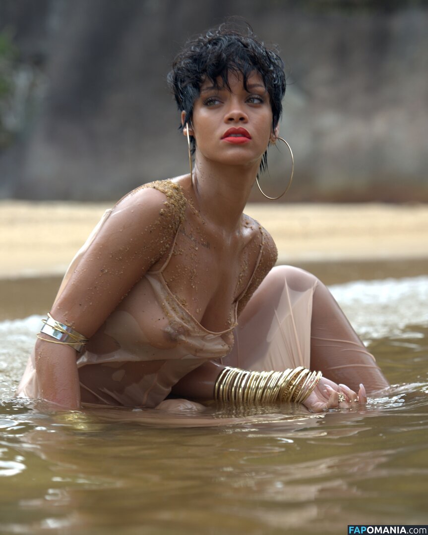 Rihanna Nude Leaked Photo #693