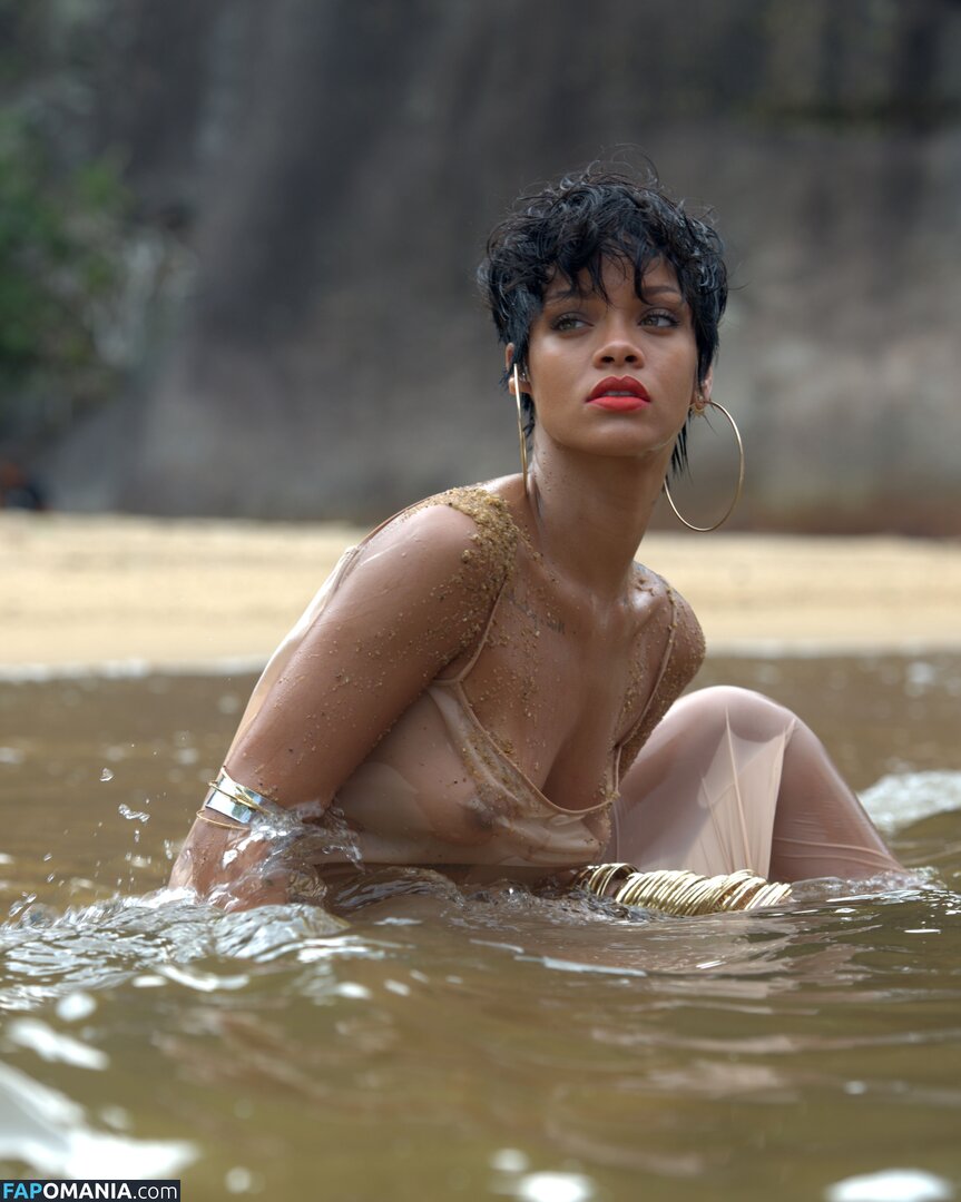 Rihanna Nude Leaked Photo #694