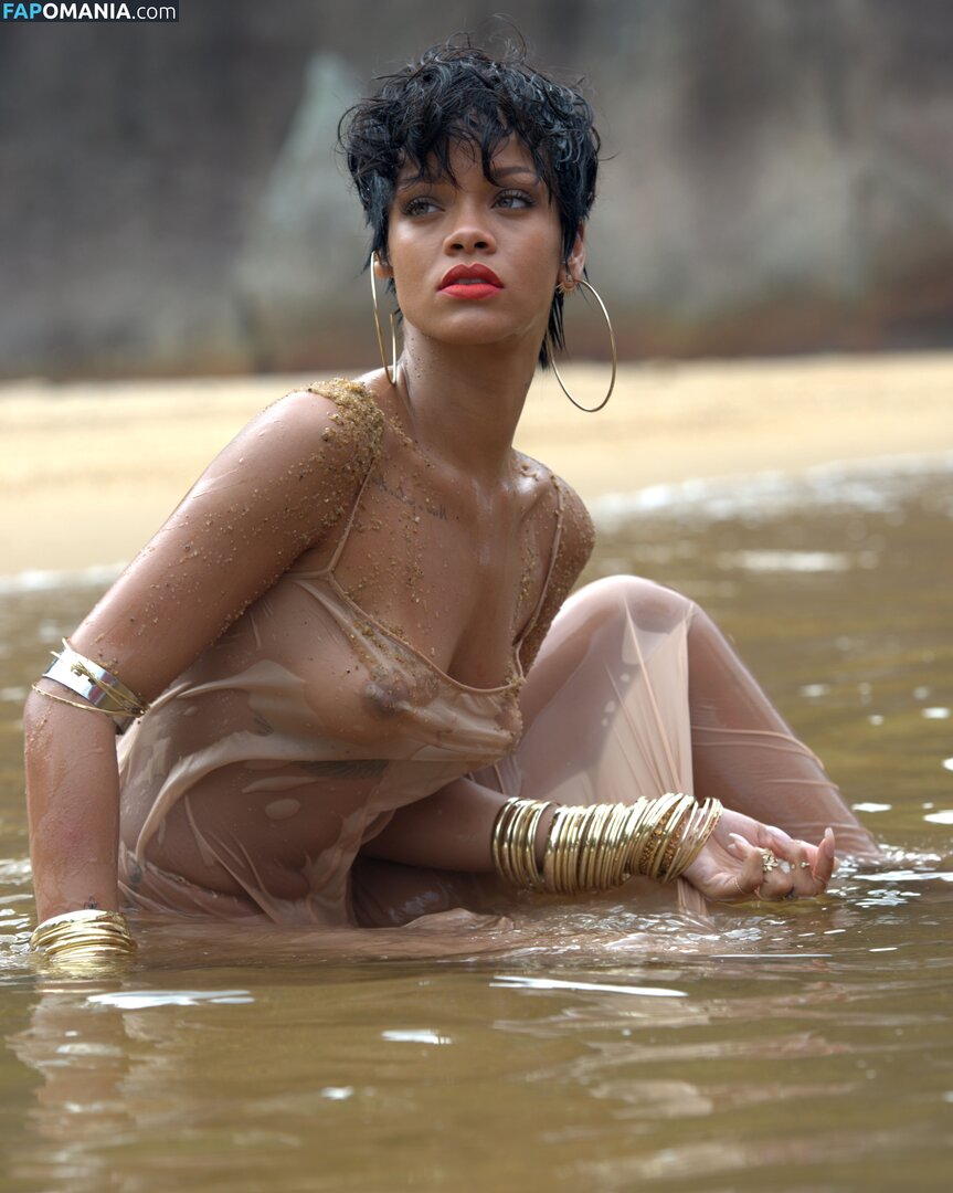 Rihanna Nude Leaked Photo #695