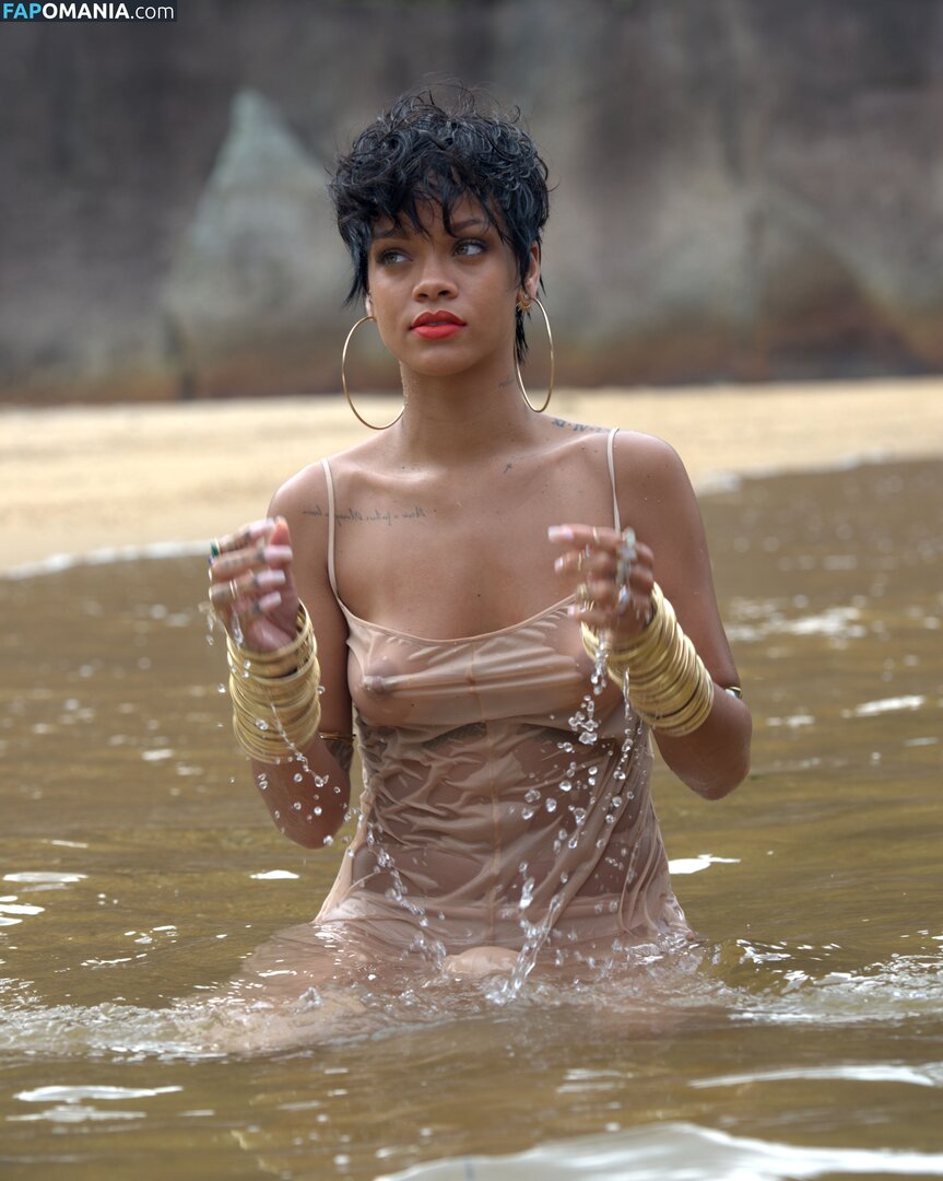 Rihanna Nude Leaked Photo #700