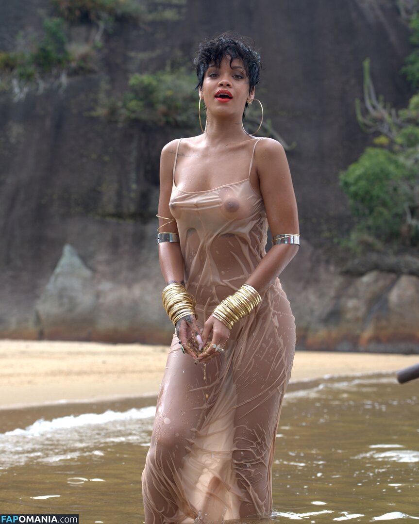 Rihanna Nude Leaked Photo #704