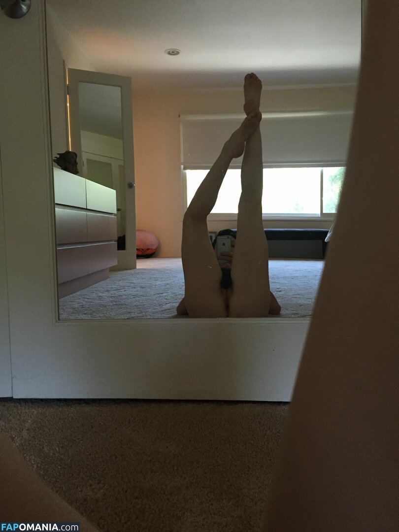 Rose McGowan Nude Leaked Photo #12