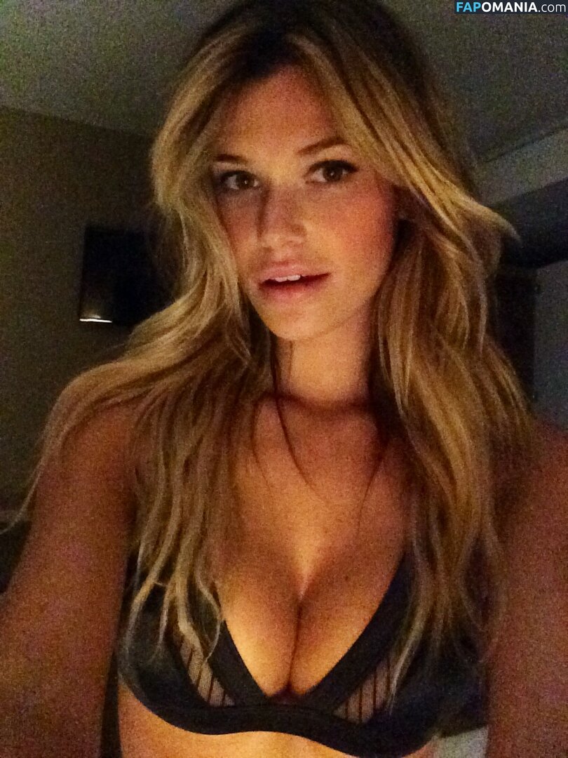 Samantha Hoopes Nude Leaked Photo #11