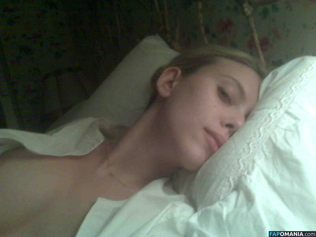 Scarlett Johansson Nude Leaked Photo #2