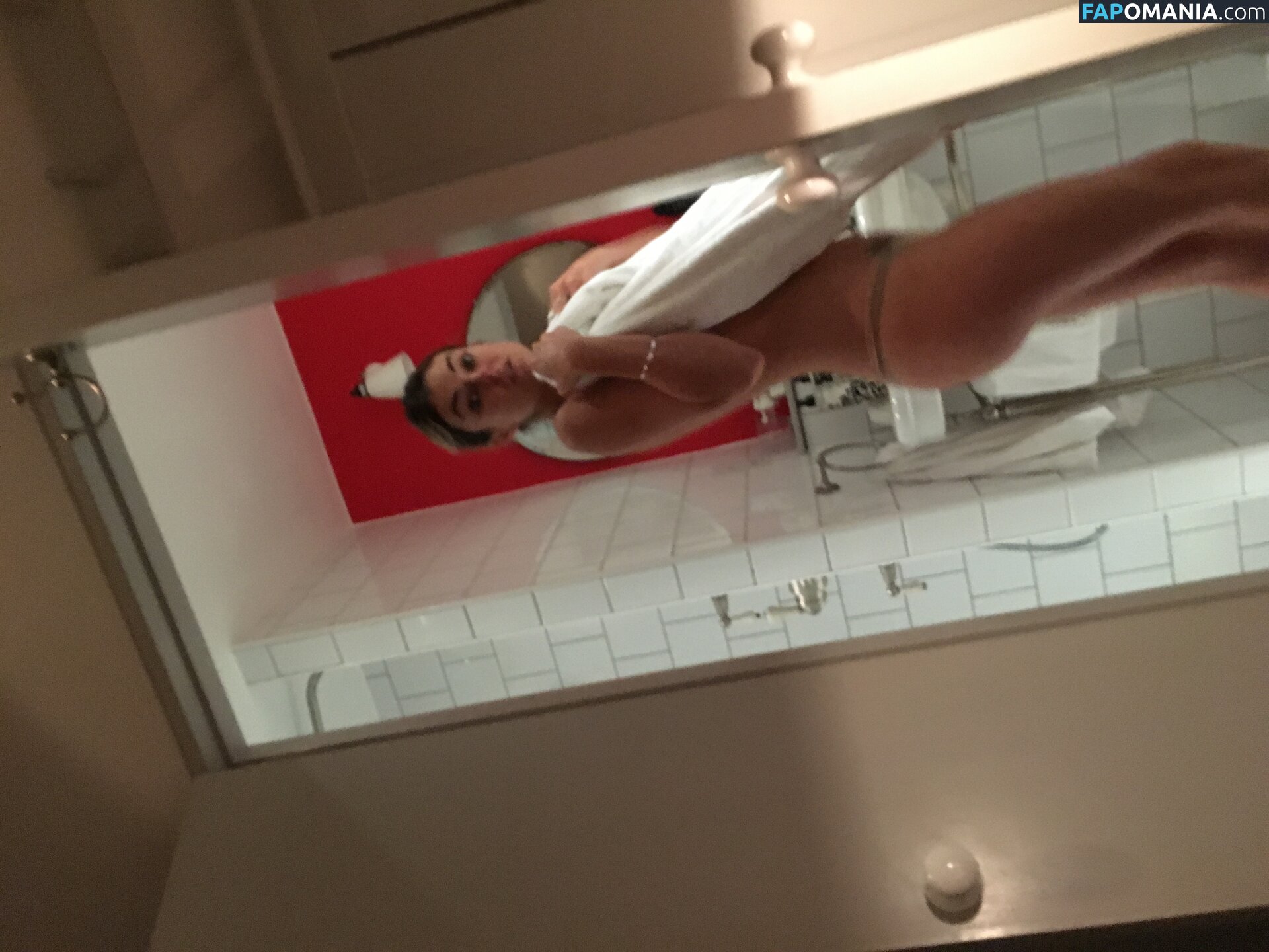 Serinda Swan Nude Leaked Photo #4