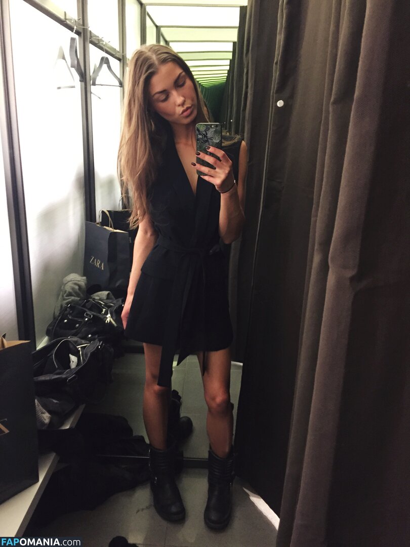 Sophia Roe Nude Leaked Photo #26