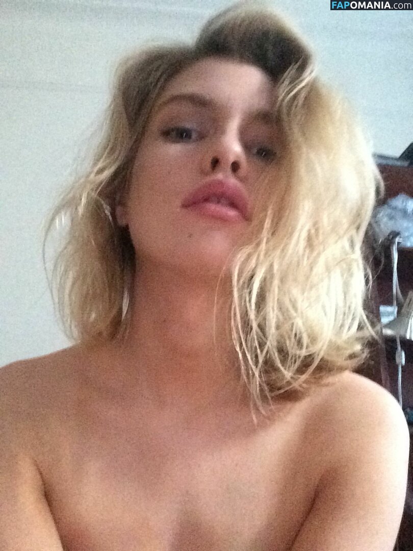 Stella Maxwell Leaked Nude